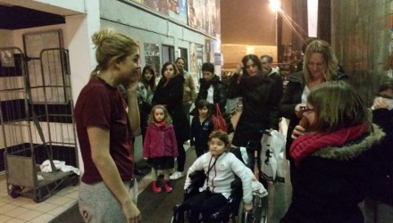 Le 26 mars, le très gentille Louane reçoit Elora et Lilly