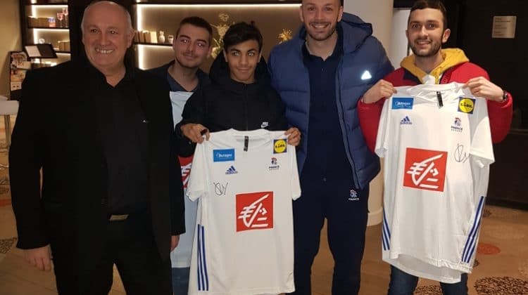 Le 3 Janvier 2020, rencontre extraordinaire avec les joueurs de l’équipe de France de Handball à leur hôtel