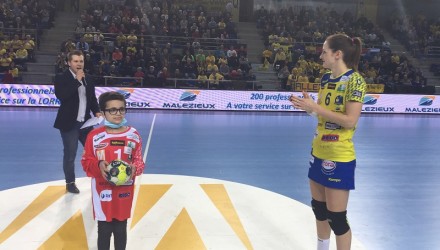 Le 15 février Chiara donne le coup d’envoi du match de hand féminin Metz – Toulon